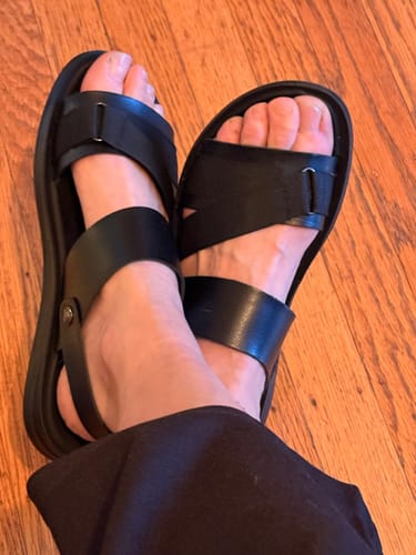 Customer photo review of Summer Leisure Non-slip Leather Sandals