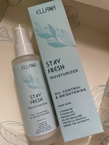 Customer photo review of Stay Fresh Moisturizer Controls Oil and Brightens