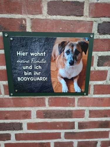 Customer photo review of Hunde-Türschild personalisiert mit Foto & Text (UV- und wetterfest)
