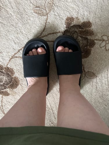 Customer photo review of HappyFlops