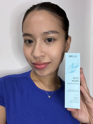 Customer photo review of Stay Fresh Moisturizer Controls Oil and Brightens