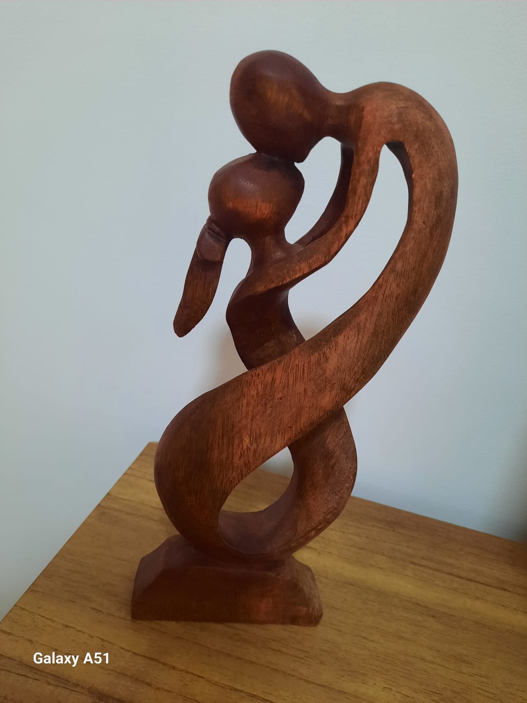 Customer photo review of Escultura Abstrata Amor Infinito 30cm