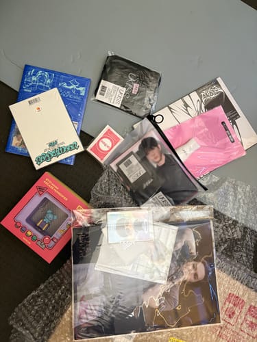 Customer photo review of K-POP RANDOM BOX