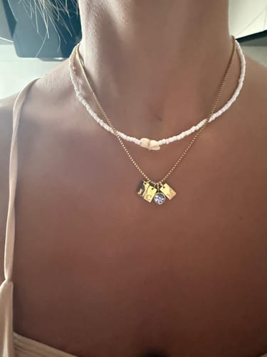 Customer photo review of Collar de Iniciales con Piedra de Aniversario