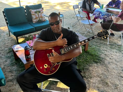 Customer photo review of Zero-Gravity Strap for Guitar & Bass