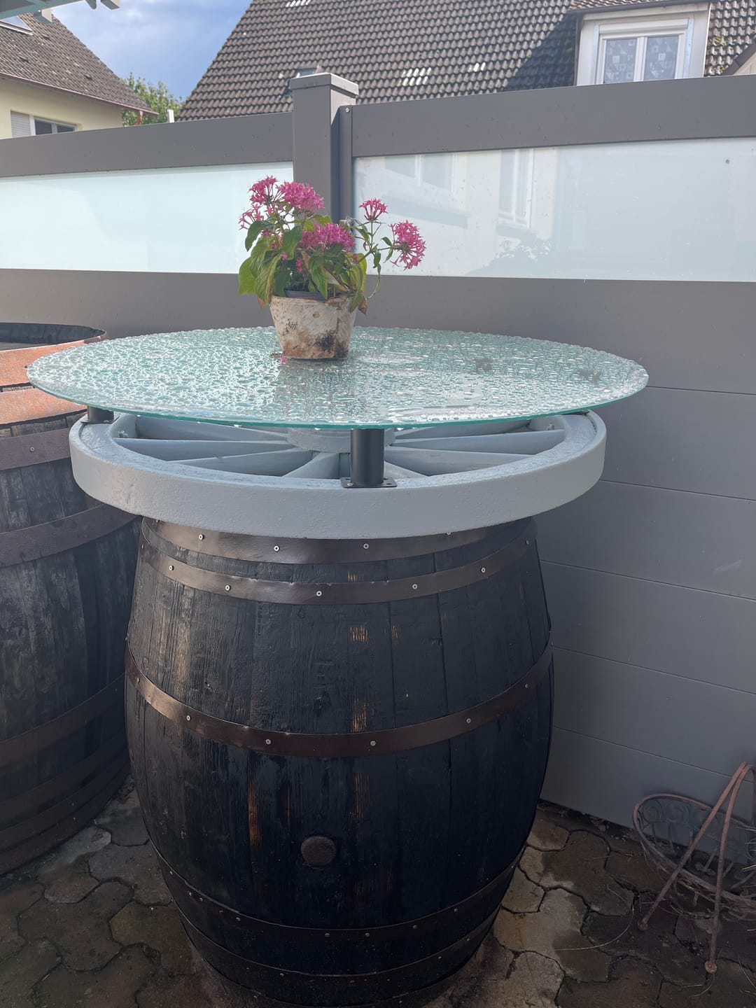 Customer photo review of Glasplatte Tisch Sicherheitsglas für Esstisch, Gartentisch, Weinfass - Rund