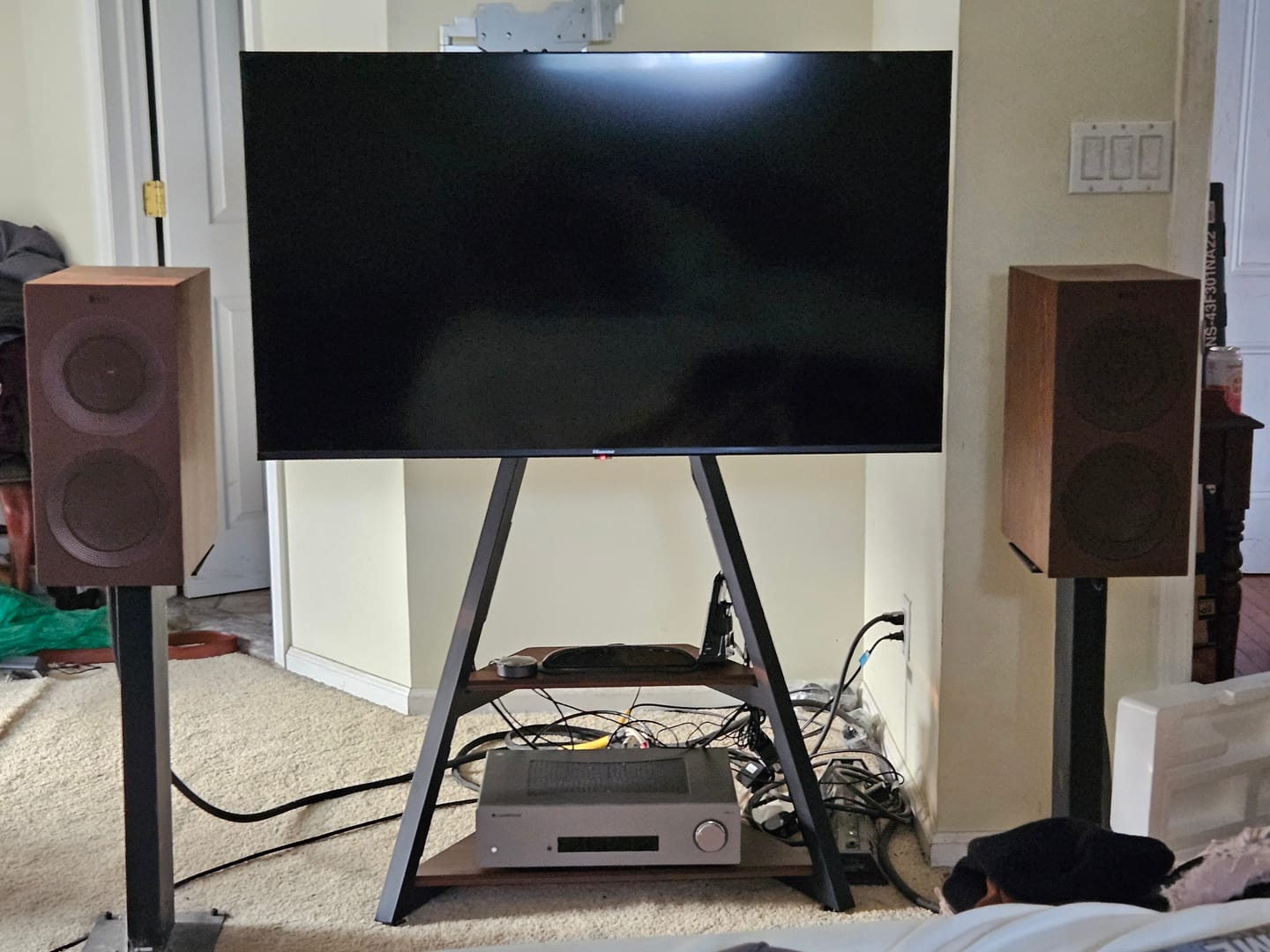 Customer photo review of Eiffel FT65 TV Stand