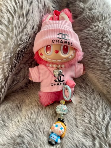 Customer photo review of Crybaby Keycharm Keychain