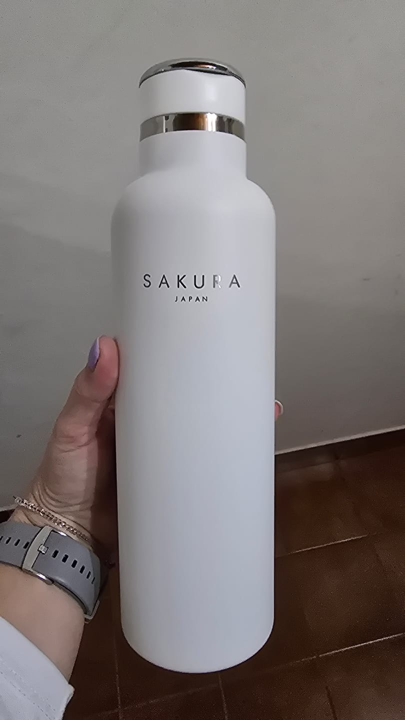 Customer photo review of Botella Térmica Sakura Acero Inoxidable 750 Ml Blanca Mate