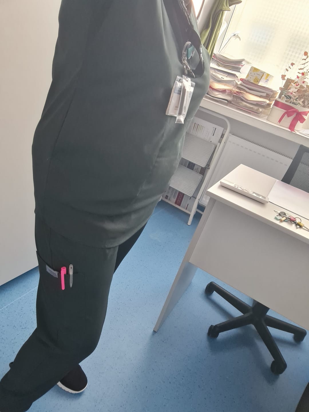 Customer photo review of Costum Medical Verde Kaki, Unisex - Khaki - Model Activity