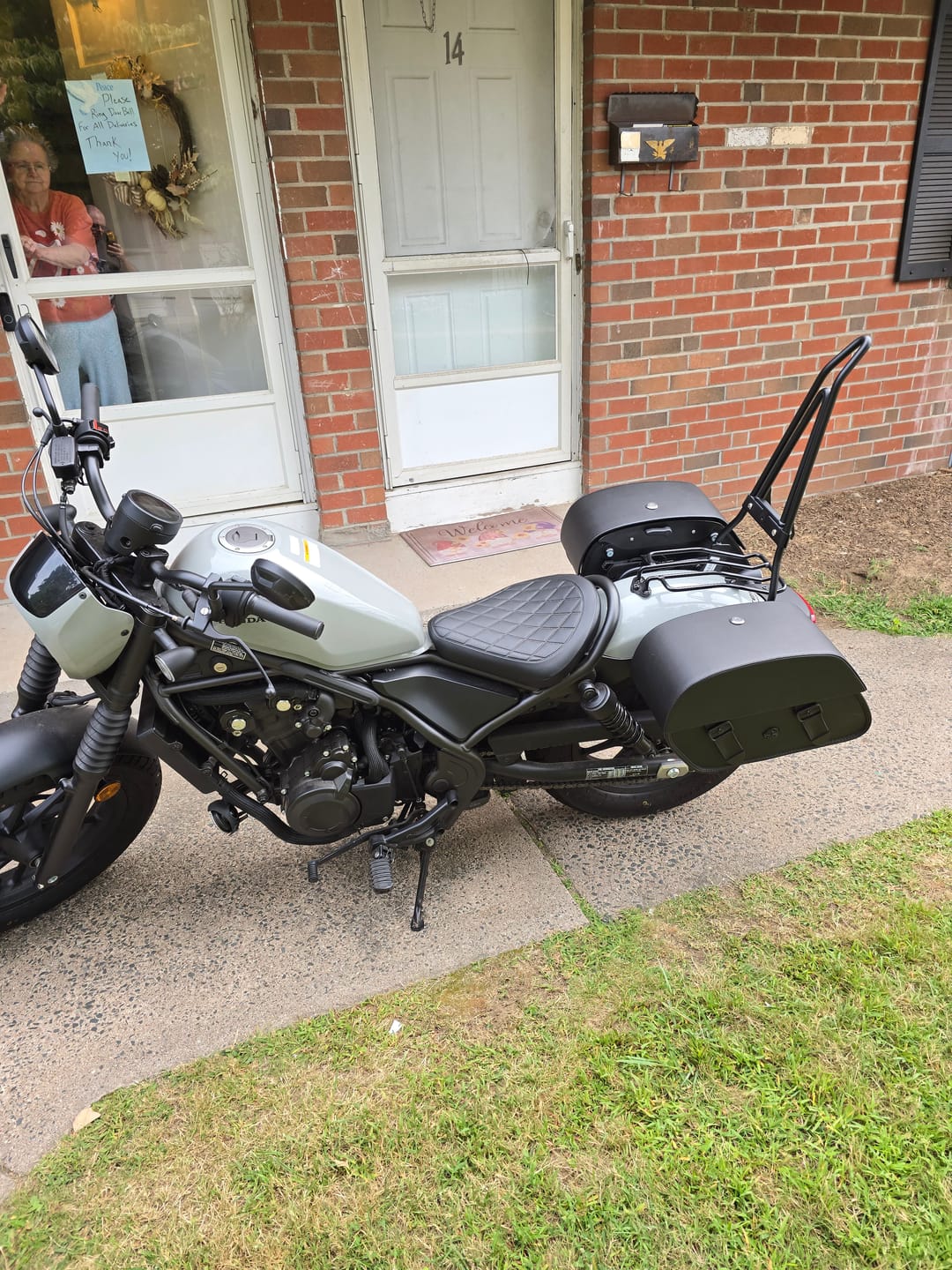Customer photo review of 28L - Baelor Medium Quick Mount Honda Rebel 500 Motorcycle Saddlebags