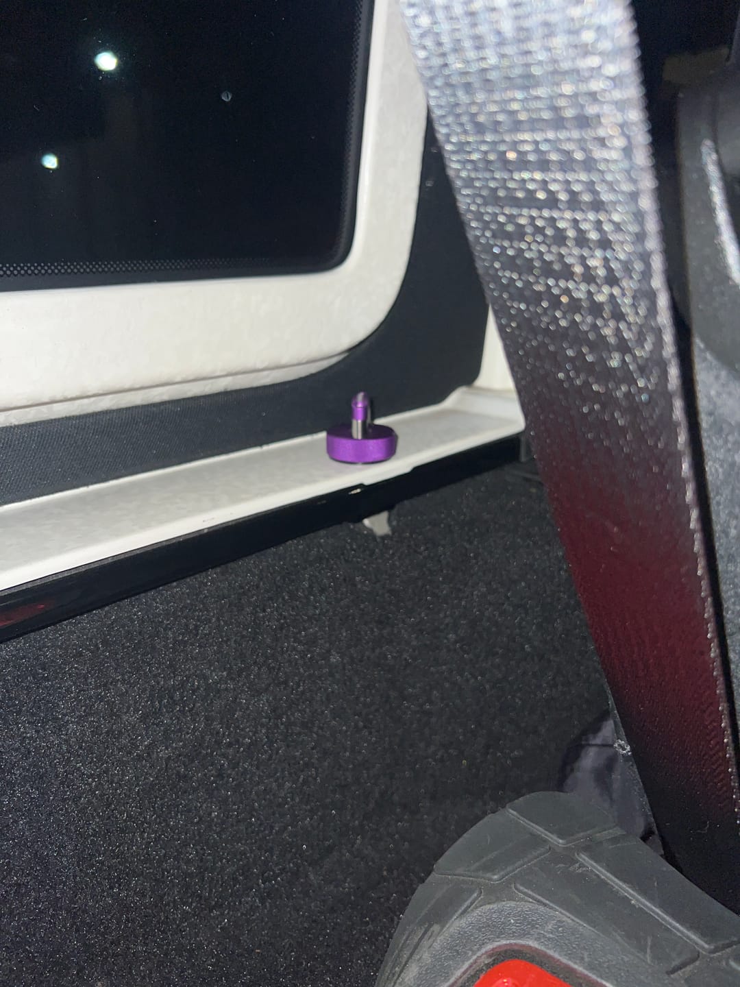 Customer photo review of JEEP Wrangler Hard Top Thumb Screws (Six Piece Set)