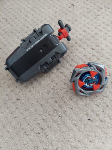 Customer photo review of Takara Tomy Beyblade X UX-11 Impact Drake 9-60LR Starter