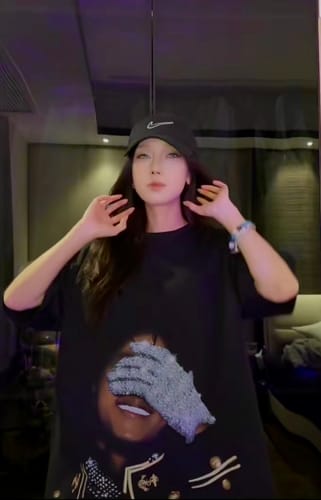Customer photo review of Michael Jackson Cool Graphic T-Shirt/Sweatshirt/Hoodie