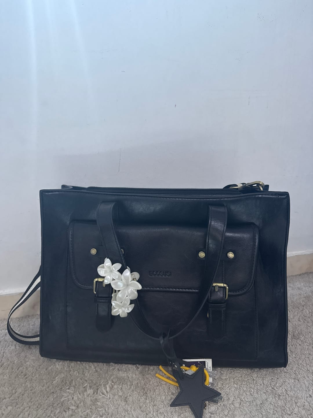 Customer photo review of Olivia's Classic PU Leather Handbag for 13-15.6 Inch Laptop Tote