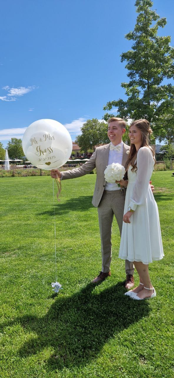 Customer photo review of Standesamt Pop Up Ballon mit Herzballons gefüllt (personalisiert)