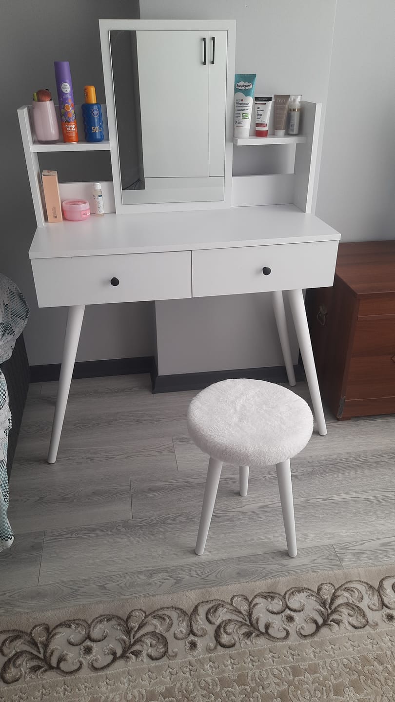Customer photo review of Rani BJ102 Makyaj Tuvalet Masası 2 Çekmeceli Raflı Aynalı Takı Düzenleyici Beyaz