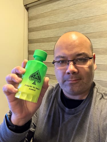 Reseña con foto de un cliente sobre Perfume Unisex Game Of Spade BONUS 100ml edp