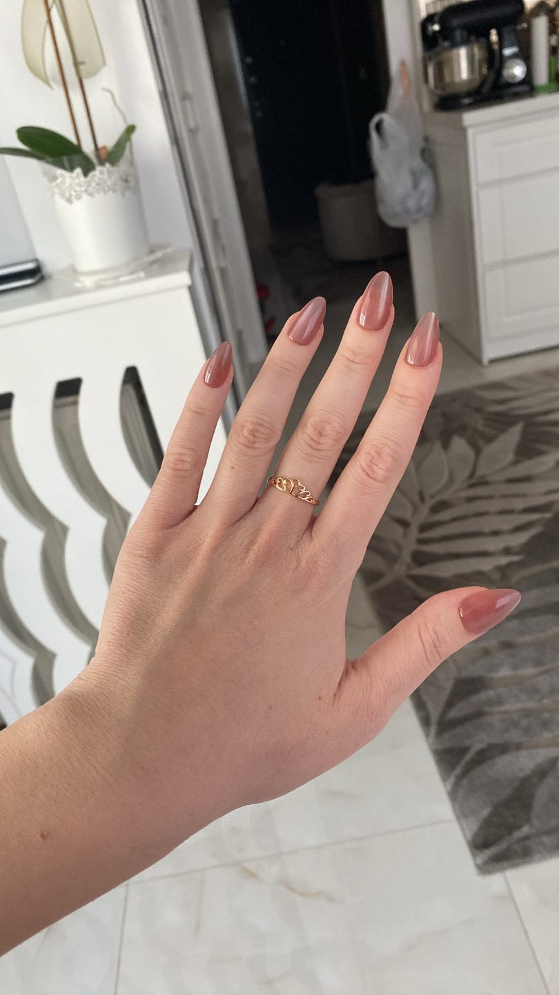 Customer photo review of Coral Whisper-Short Almond - 30 Adet Takma Tırnak