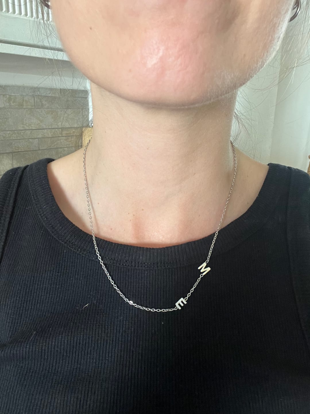Customer photo review of Personligt halsband med initialer i sidled