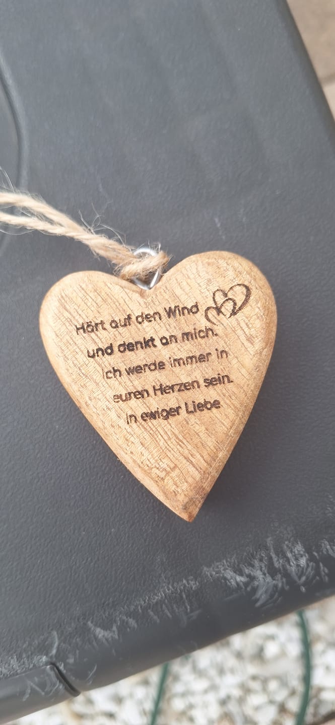 Customer photo review of personalisiertes Holzherz 4cm mit Wunschgravur