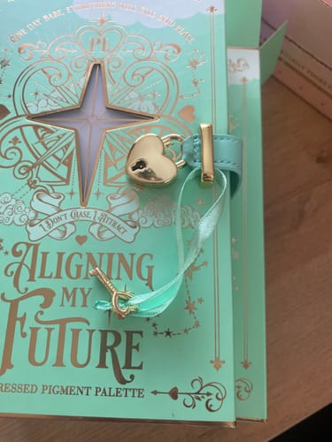 Customer photo review of P. Louise Aligning My Future Pastel Eyeshadow Palette