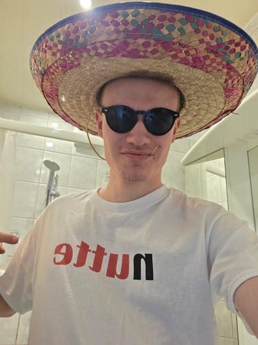 Customer photo review of NUTTE T-SHIRT