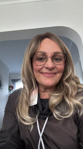 Customer photo review of JBEXTENSION 16 Inches Scalpiana 3.5X4 Hard Silky Top Natural Scalp Effect Mix Blonde Body Wave Wig With Bangs Wig MIMI SILK TOP MIX BLONDE