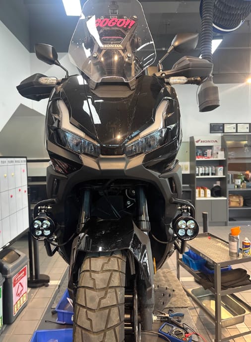 Customer photo review of L11 Motorcycle Auxiliary Lights – 15000LM High/Low Beam with 3 Warning Modes, IP68 Waterproof, Intelligent Temp Control (Pair)