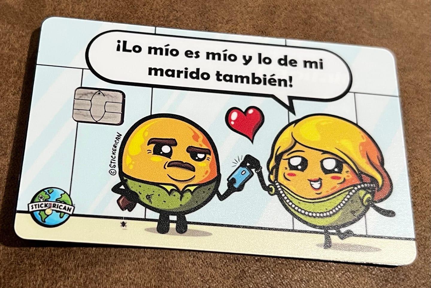 Customer photo review of No es un Gasto, es Terapia - Sticker para Tarjeta de Crédito