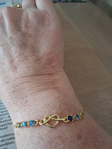Customer photo review of Gepersonaliseerde Hartknoop Geboortesteen Armband