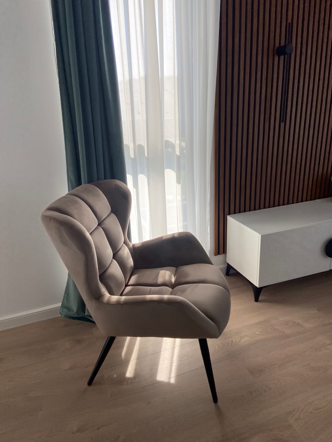 Customer photo review of Fotoliu TYRION, stofa catifelata bej - Bluvel 40, 75x86x91 cm