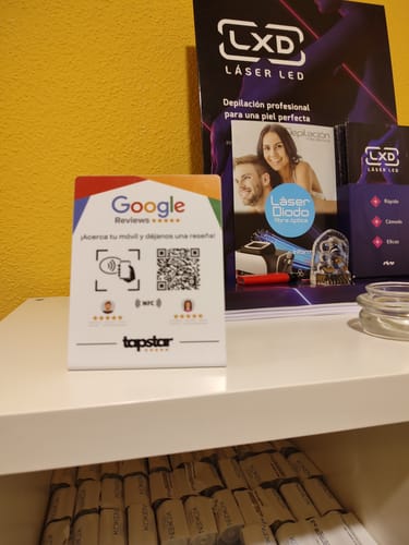 Customer photo review of Expositor Reseñas Google NFC y QR