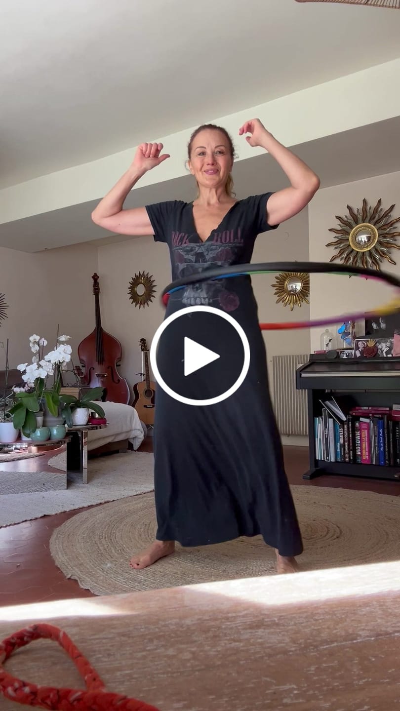 Customer video review of Powerhoop Deluxe Weighted Hula Hoop 1.9kg