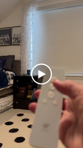 Customer video review of SmartWings Motorized Roller Shades 100% Blackout Linen