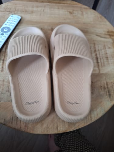 Customer photo review of HappyFlops