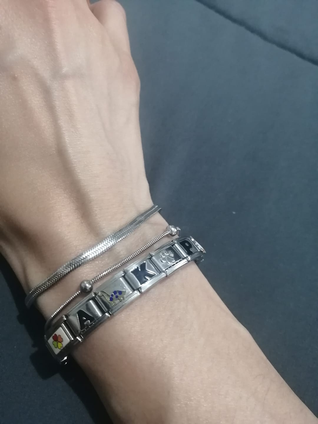 Customer photo review of Charm Inicial Negra