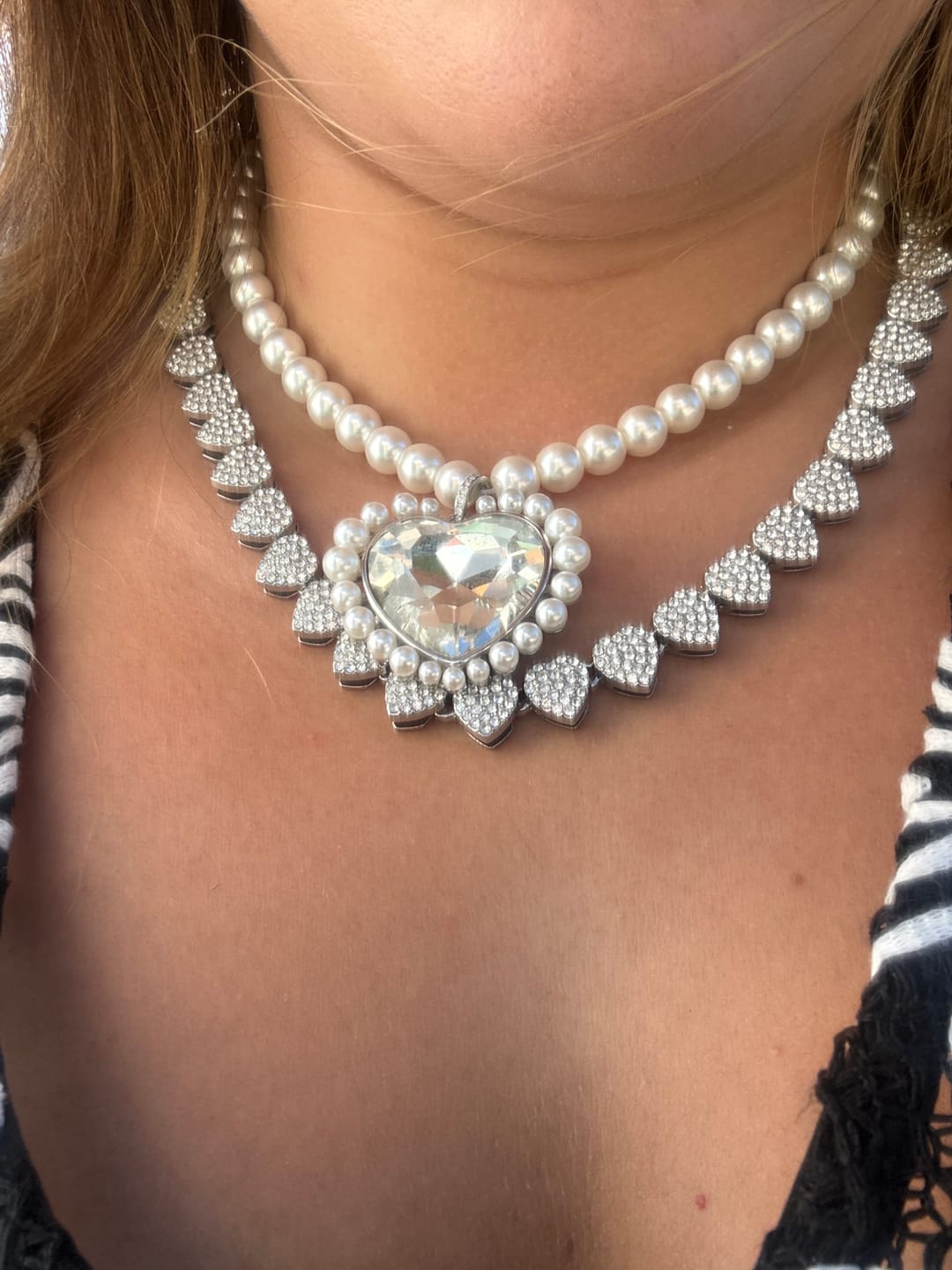 Customer photo review of COLLAR SWAROVSKI ARIANA GRANDE CRISTALES CRYSTAL PEARL PERLAS TALLA DE CORAZON GRANDE