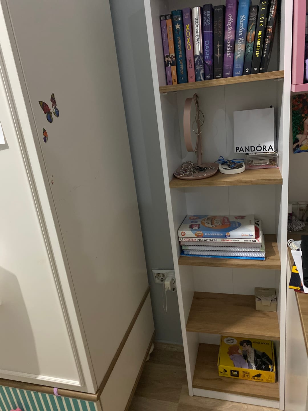 Customer photo review of Rani HC111 Kitaplık 5 Raflı Çalışma Odası Kütüphane Modern Duvar Rafı Beyaz - Sepet Ceviz