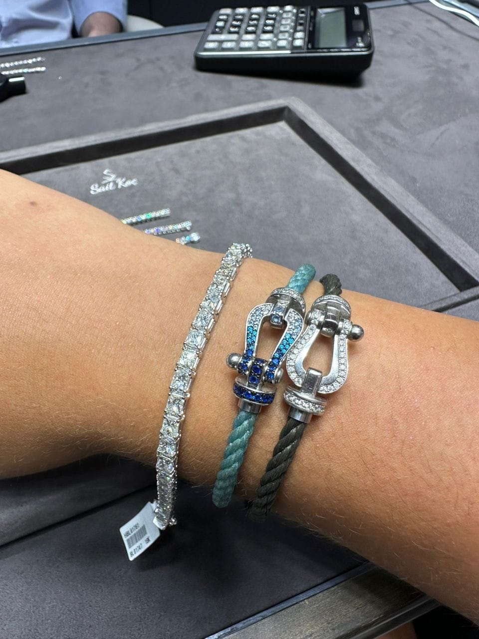 Customer photo review of צמיד יוקרתי עם רצועת מתכת כסופה אבזם צבע כסף משובץ שורת זירקונים