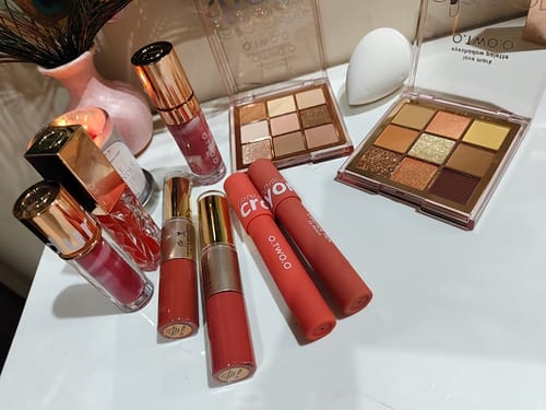 Customer photo review of O.TWO.O LOVE MARK EYESHADOW PALETTE