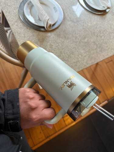 Customer photo review of The Quencher H2.0 Flowstate™ Tumbler Gilded | 887ML