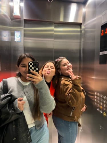 Customer photo review of SWEATER BLAIR GRIS