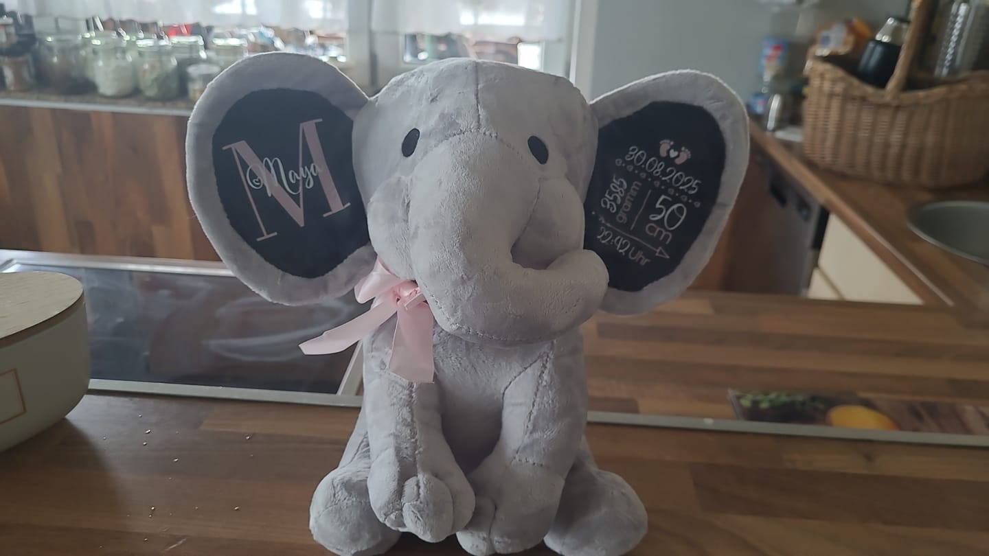 Customer photo review of Kuschel Elefant - Baby-Stofftier