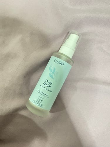 Customer photo review of Stay Fresh Moisturizer Controls Oil and Brightens