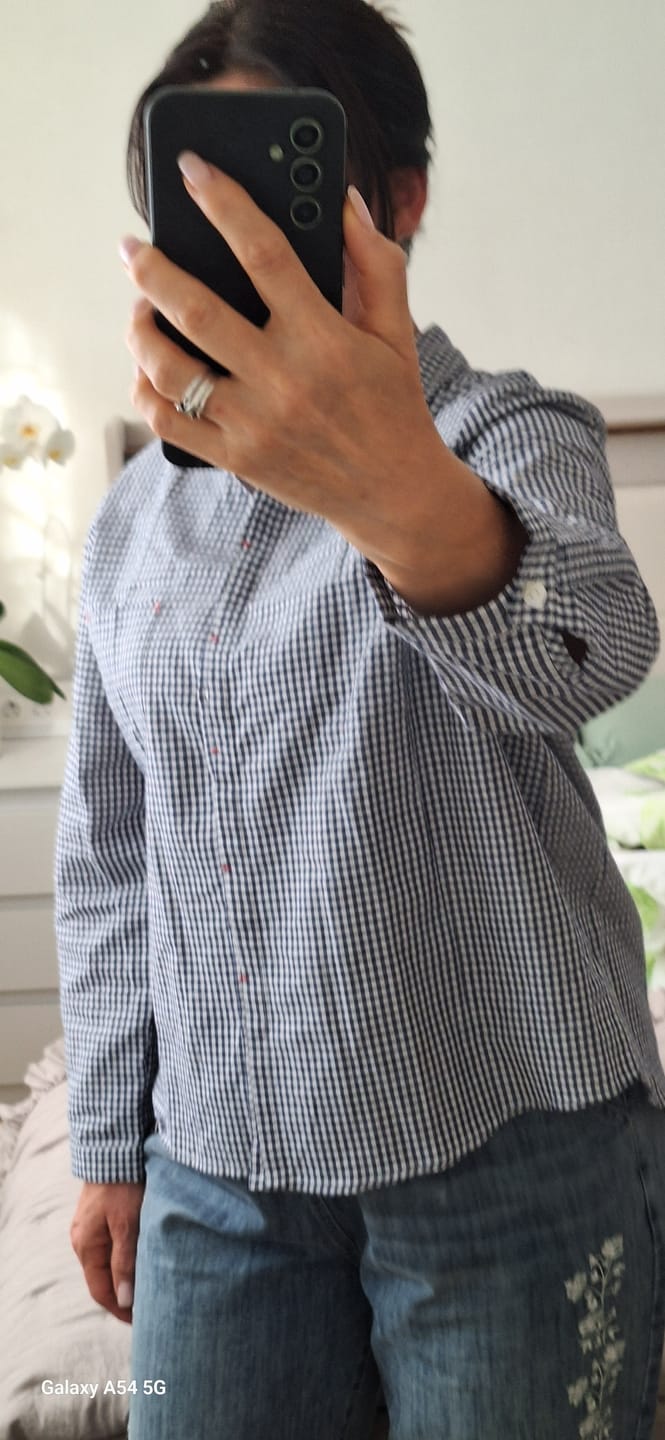 Customer photo review of Plus Size Women Lattice Linen Cotton Turn-down Collar Shirt