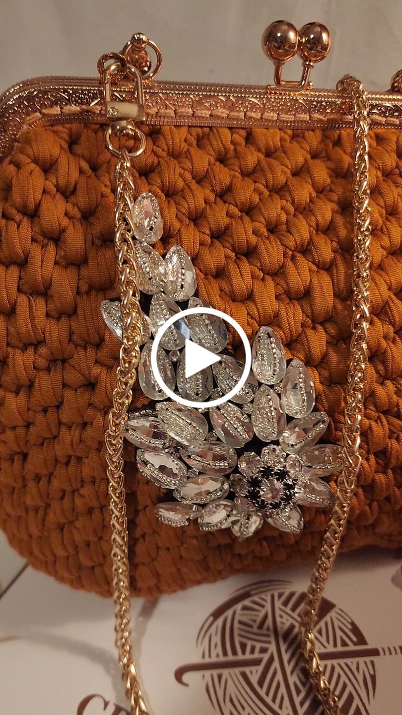 Customer video review of CrochetPark™ Lotus Handbag DIY KIT
