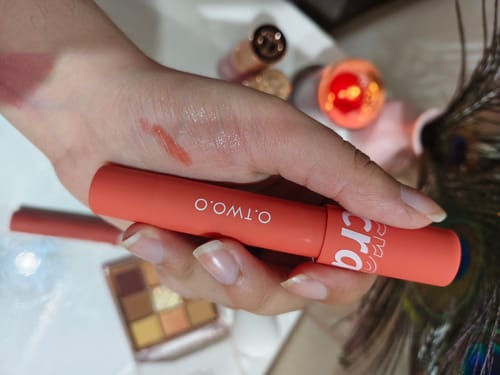 Customer photo review of O.TWO.O VELVET MATTE LIPSTICK PEN (CRAYON)