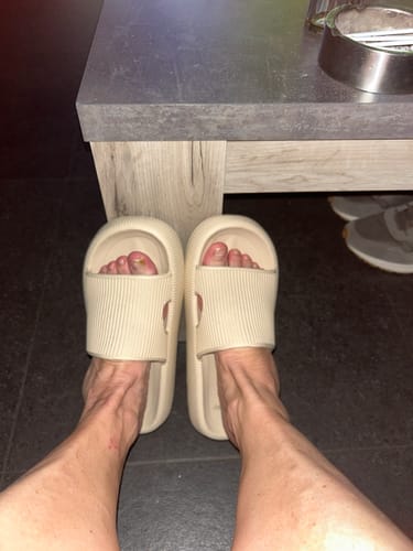 Customer photo review of HappyFlops