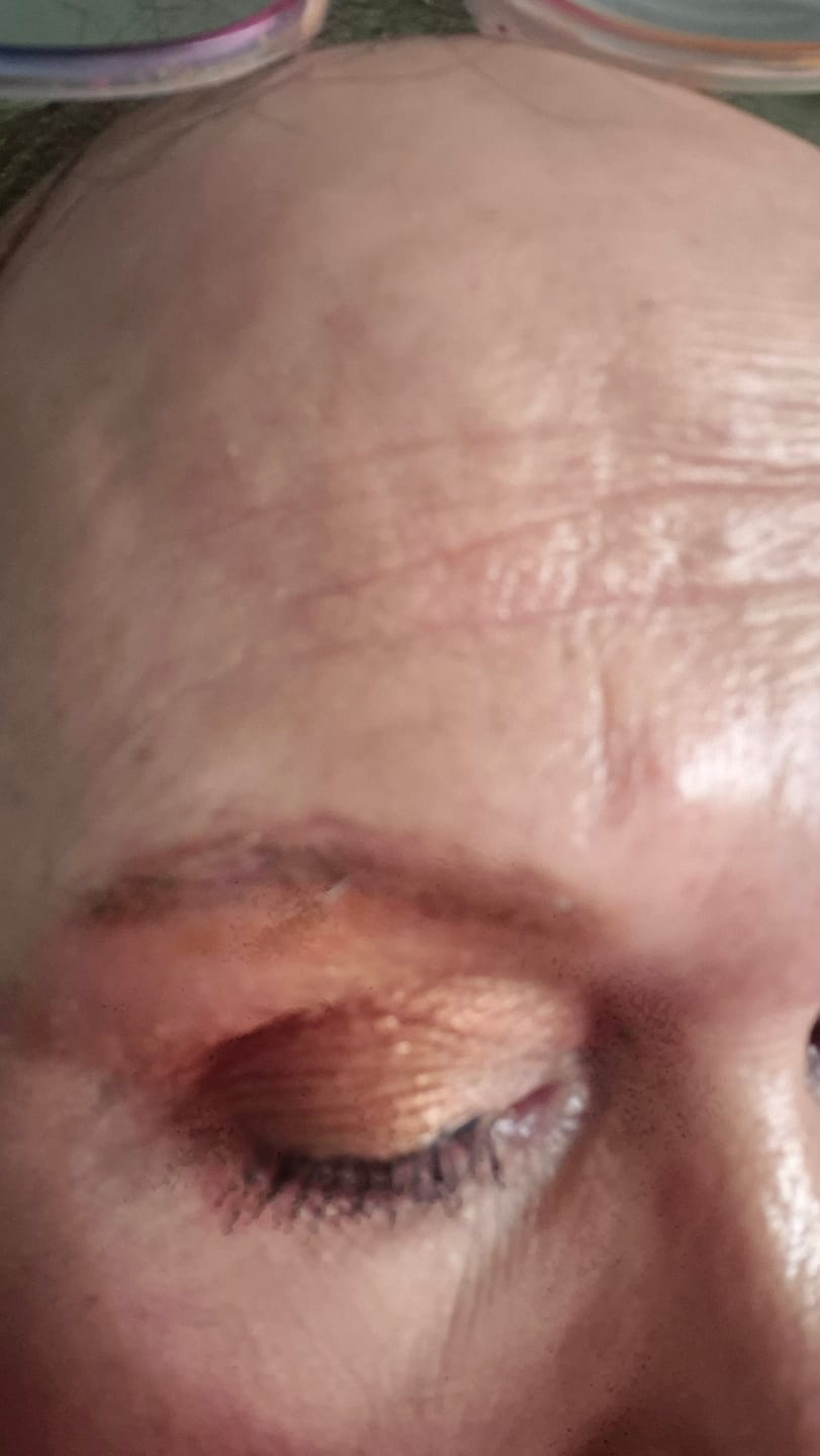Kundfotorecension av P.Louise All I See Is $igns 42 Pan Eyeshadow Palette